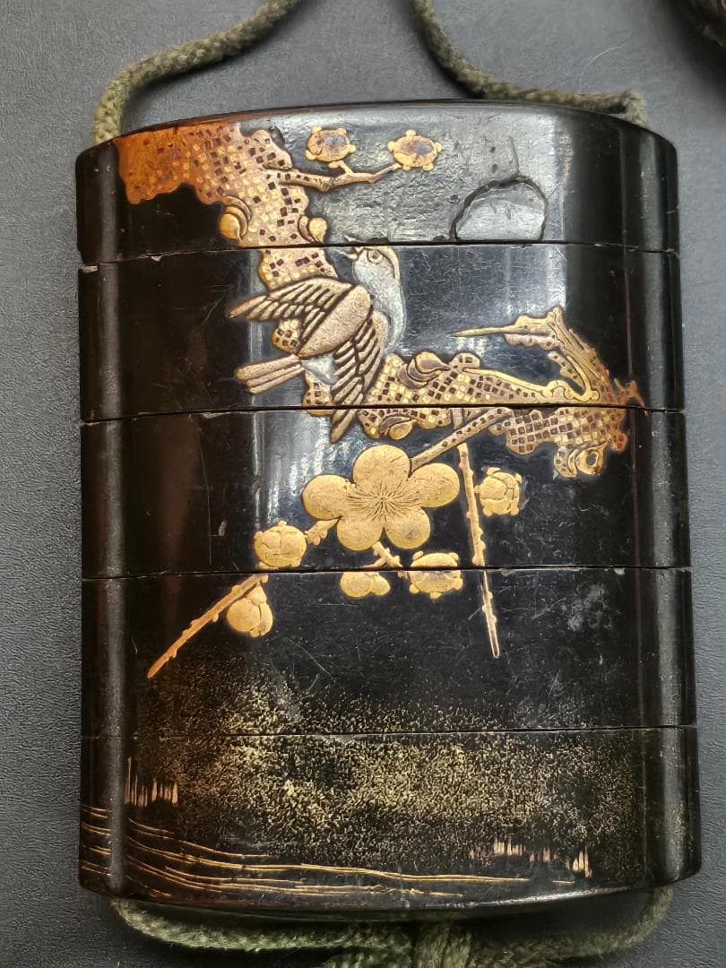 金箔装飾の漆器印籠