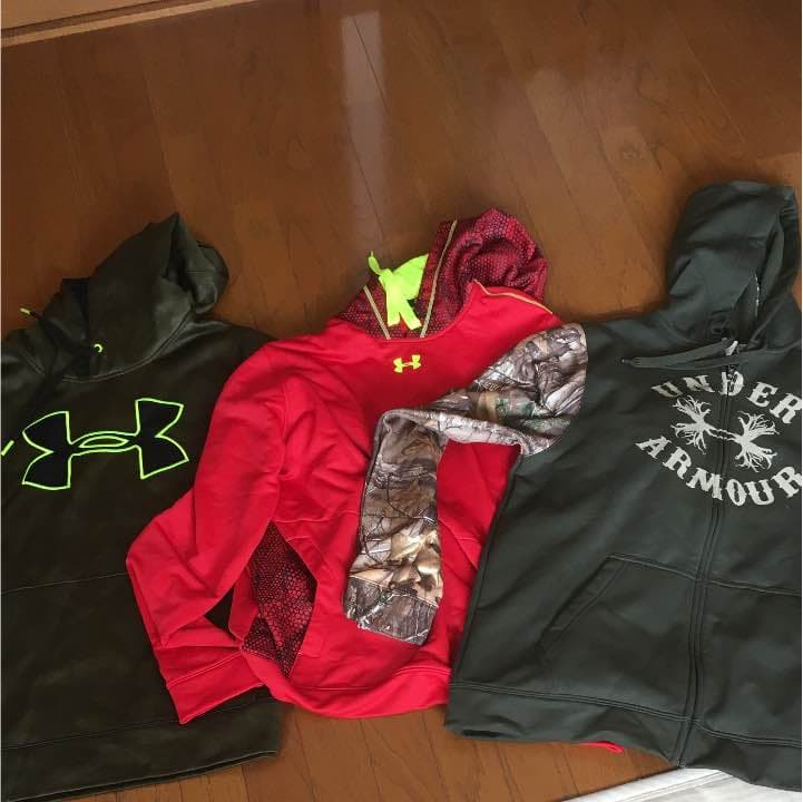 アンダーアンダー パーカー