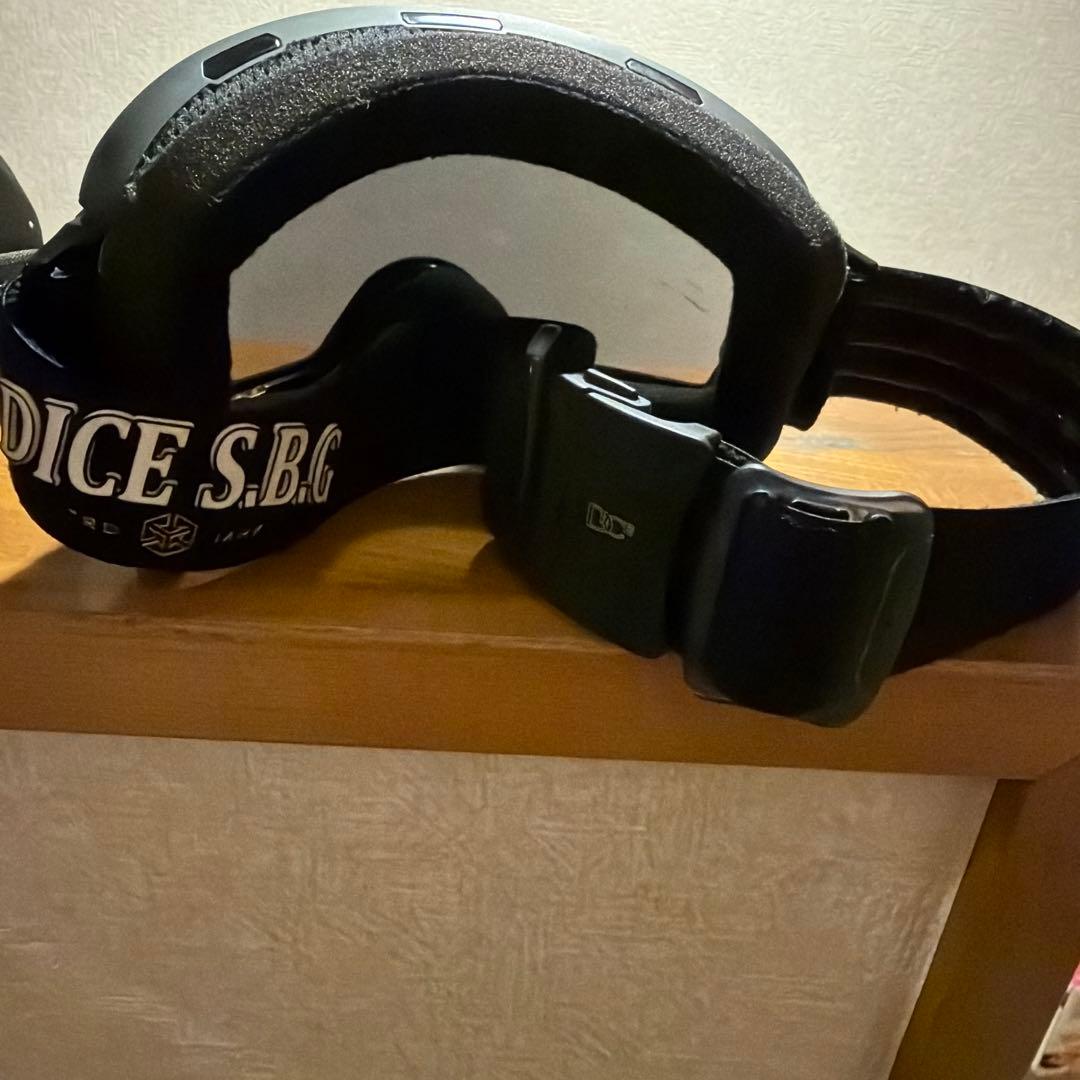 DICE S.B.G. 調光、偏光 ゴーグル即完売品‼️