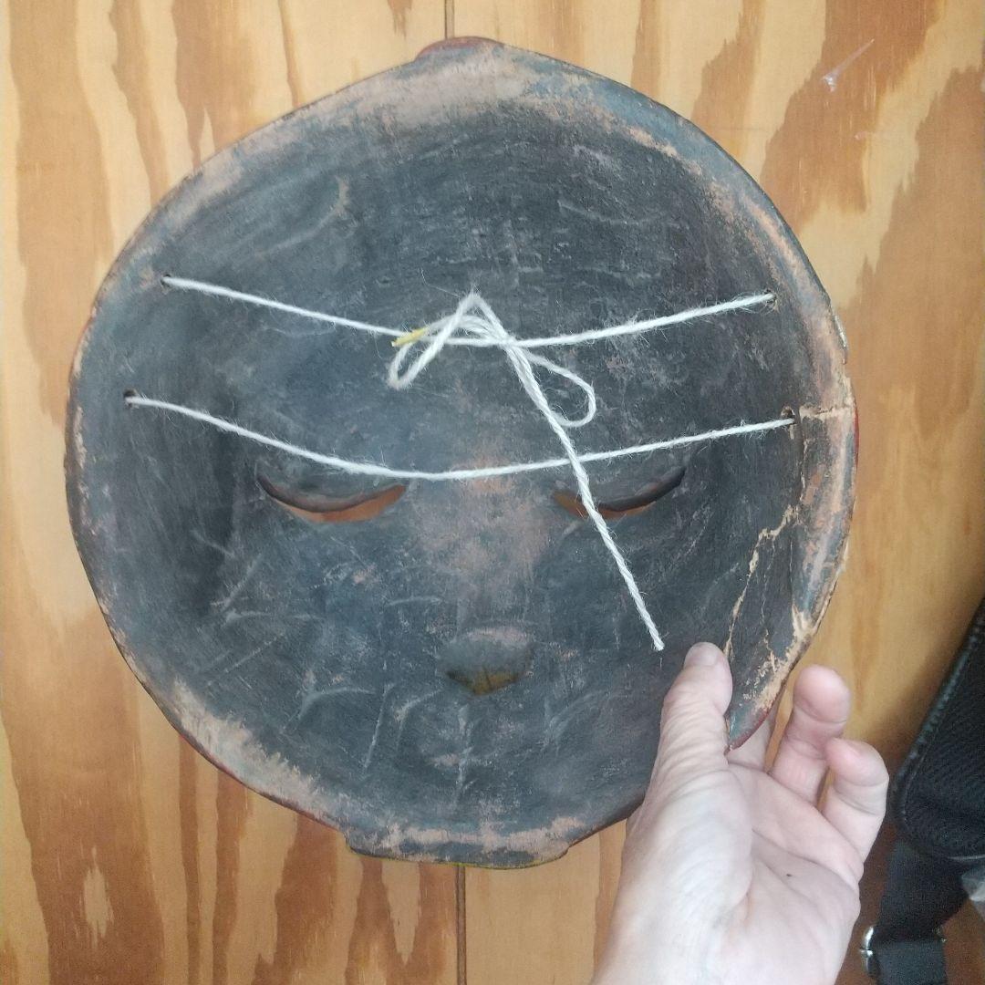 アフリカ、タンザニアの木彫りマスク