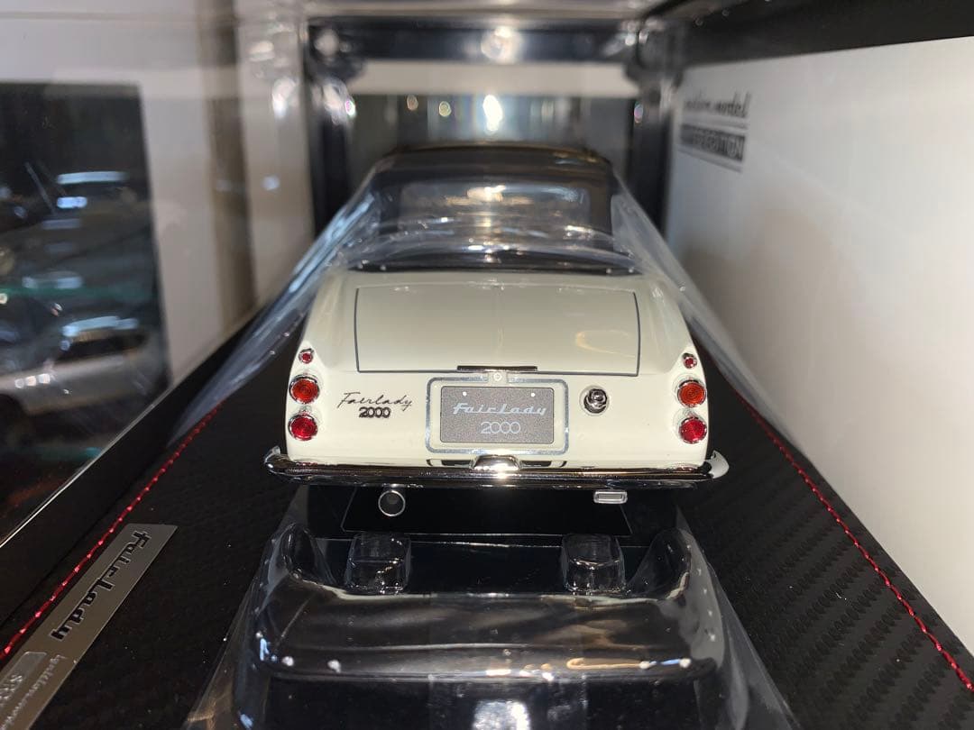 イグニッションモデル 1/18 ダットサンフェアレディ2000(エンジン付き)