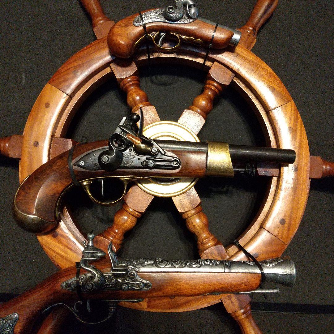 フリントロック式装飾用銃3丁 船舶舵取り付き