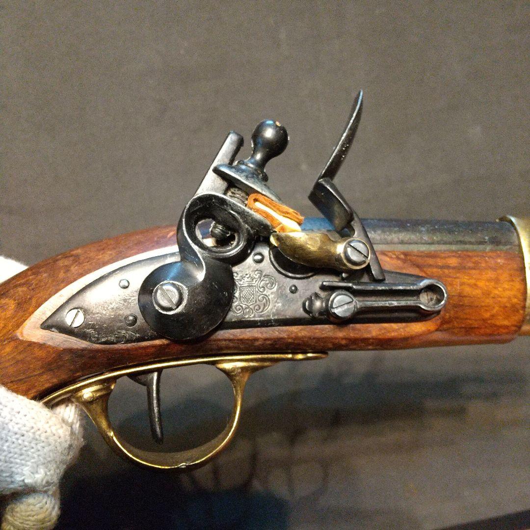 フリントロック式装飾用銃3丁 船舶舵取り付き