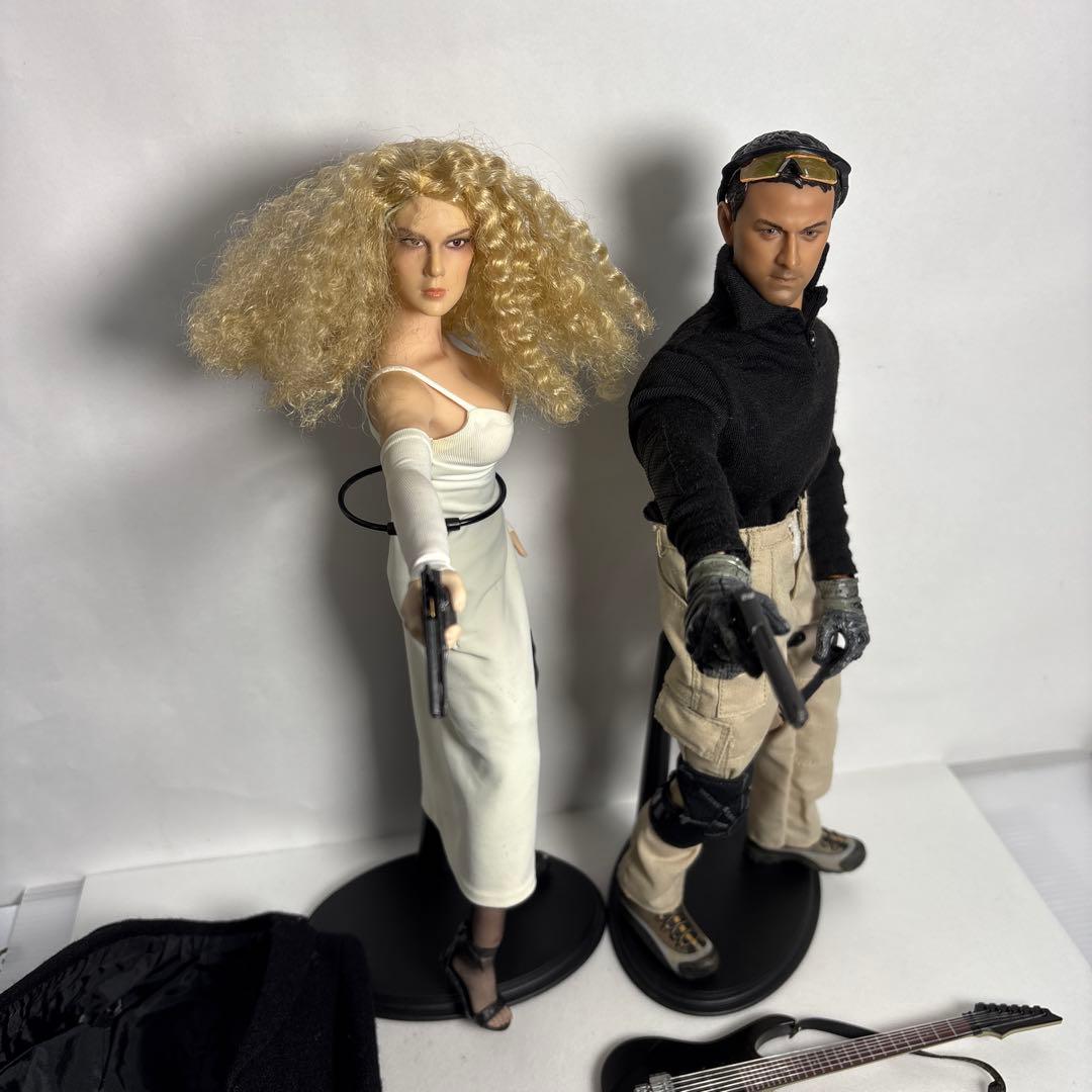 1/6 可動フィギュア　パソコン持ち男性と白ドレスの女性ホットトイズ台座