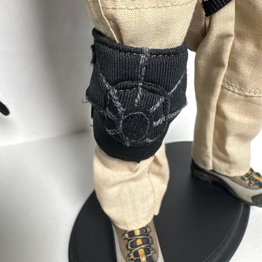 1/6 可動フィギュア　パソコン持ち男性と白ドレスの女性ホットトイズ台座