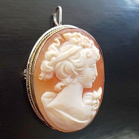 イギリス アンティーク シルバー800貴婦人のコーネリアンシェルカメオのブローチ