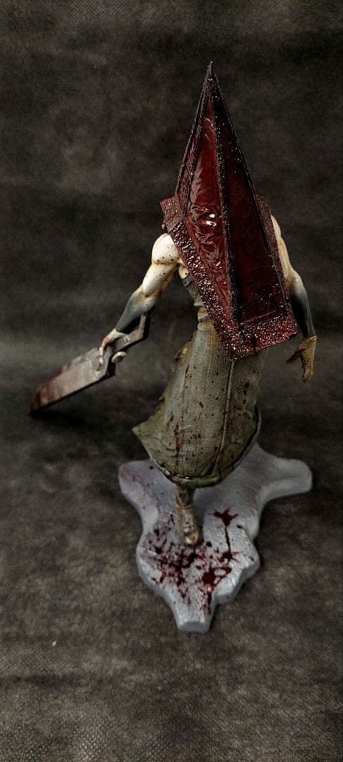 サイレントヒル２　レッドピラミッドシング　フルリペイント塗装！！　景品フィギュア