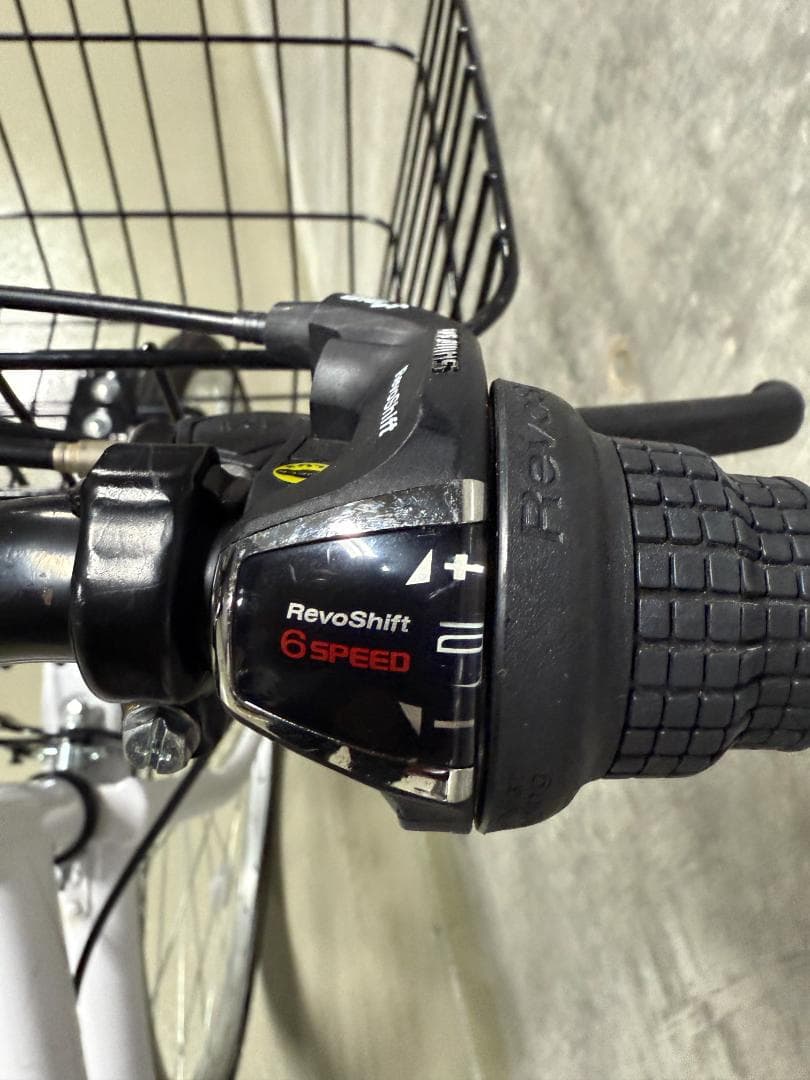 ★美品★trois シティサイクル 6段変速（白、カゴ付き）