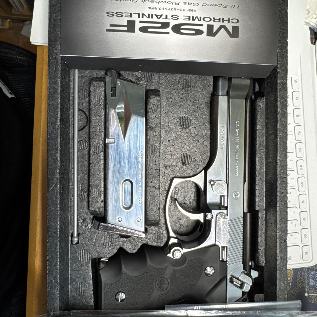 東京マルイ、ニューガスブローバックM92F クロームステンレス ミリタリーモデル