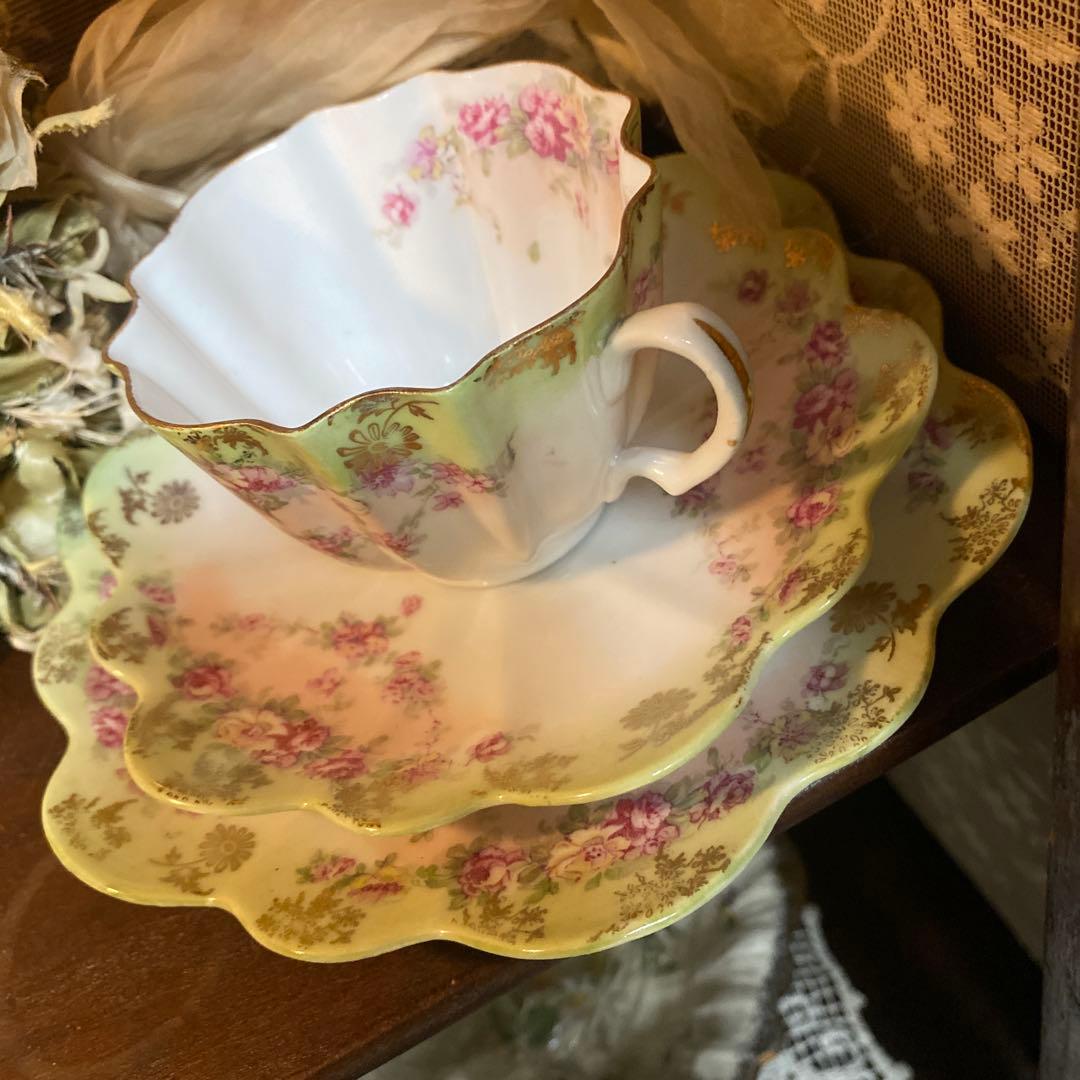 英国アンティークカップトリオ