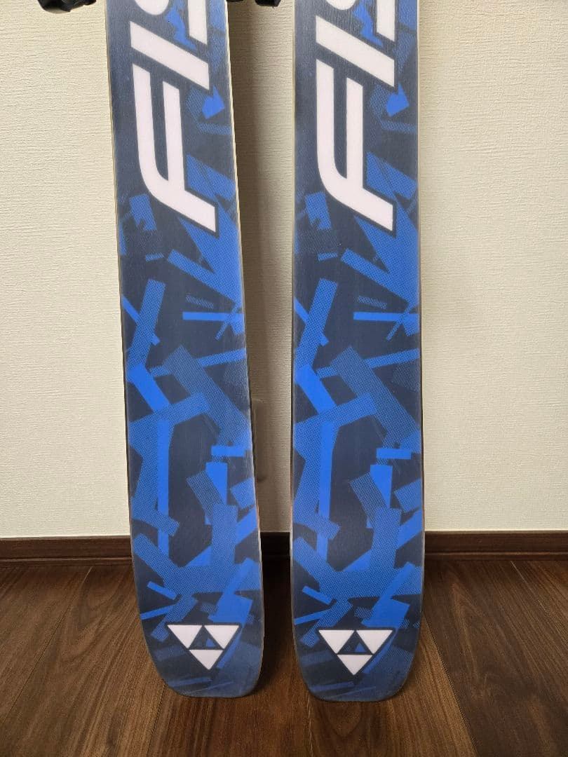 新品同様FISCHER NIGHTSTICK 97 170cm金具付24-25型