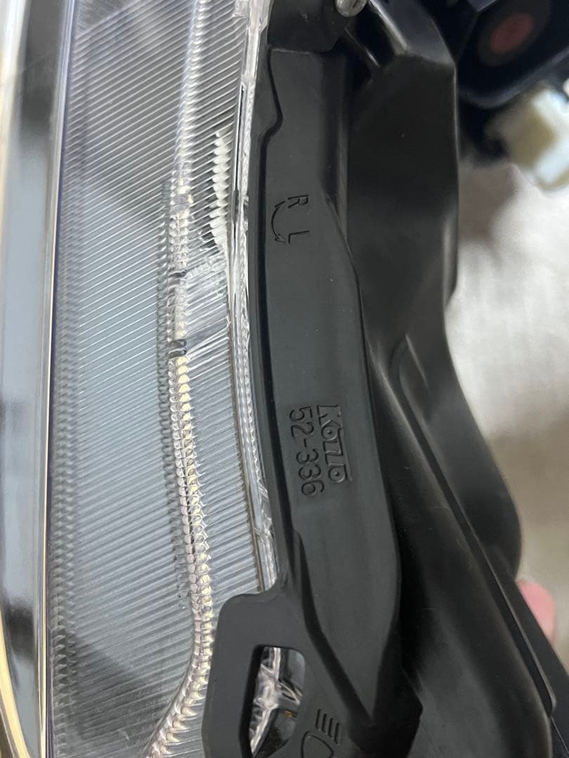 トヨタ　アクア　右　LEDヘッドライト スモークレンズ