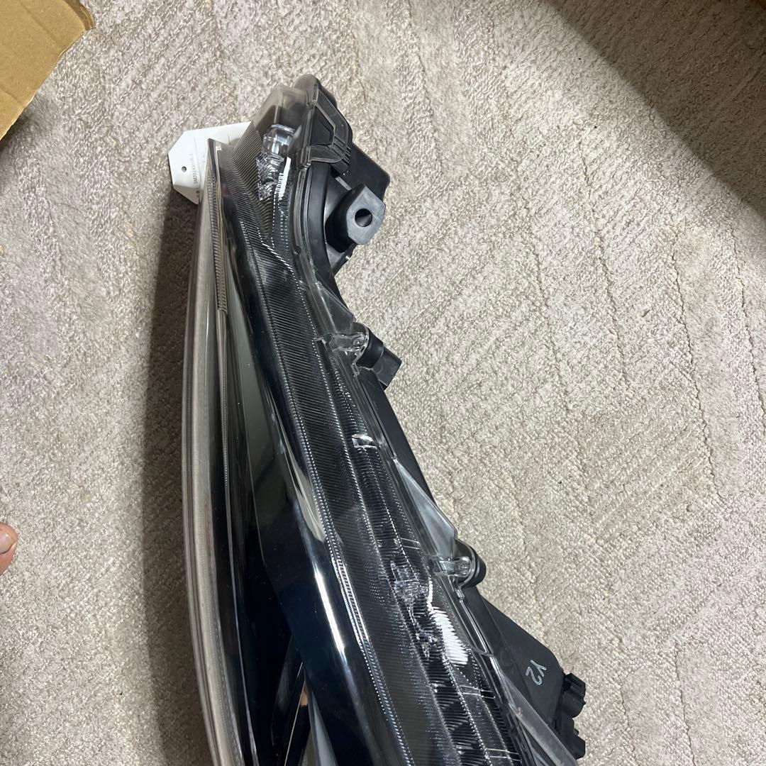 トヨタ　アクア　右　LEDヘッドライト スモークレンズ