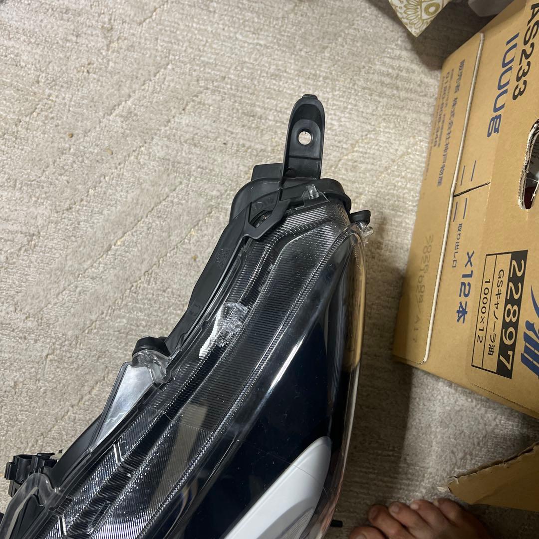 トヨタ　アクア　右　LEDヘッドライト スモークレンズ