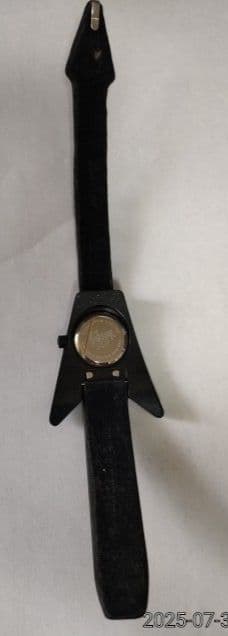 ギブソン社のフライングVの腕時計 電池切れ