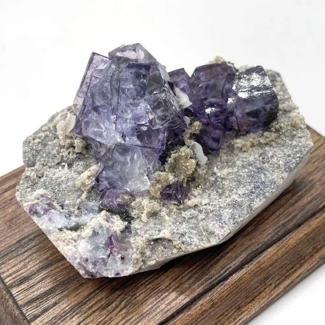 中国 ヤオガンシャン鉱山産 フローライト(母岩付き) 鉱物標本