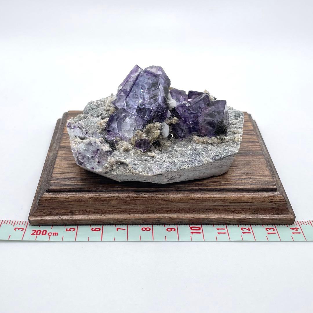 中国 ヤオガンシャン鉱山産 フローライト(母岩付き) 鉱物標本