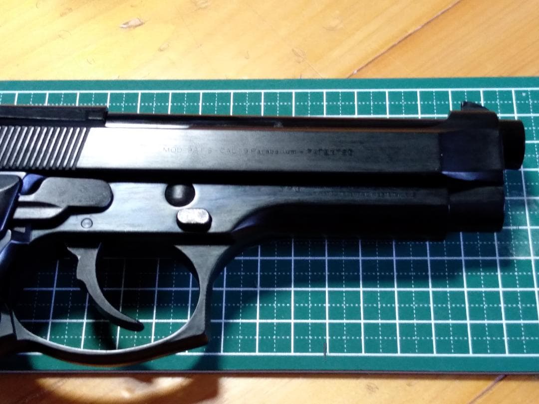 モデルガン Beretta HW樹脂製 発火モデル ベレッタブルーイング対応