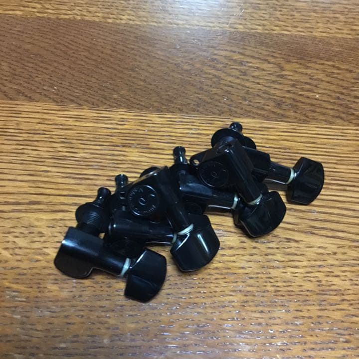 エレキギター用片側タイプの糸巻き(BLACK)