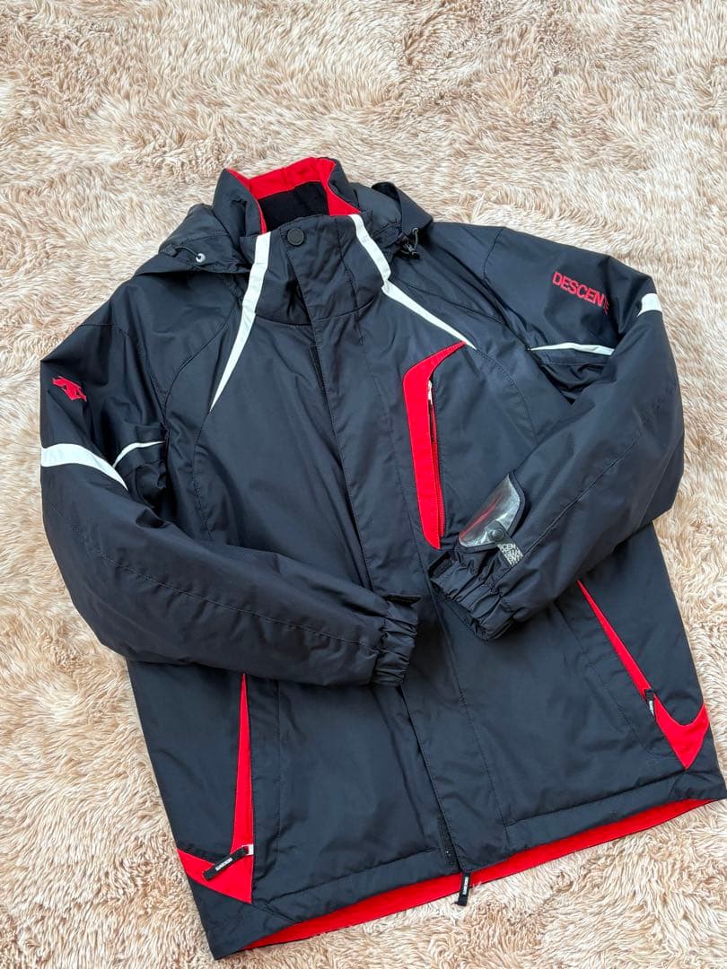 DESCENTEスキーウェア　上下セット！Mサイズ