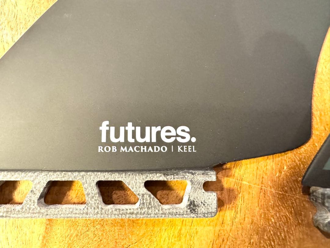 新品未使用futures Rob Machadoツインキール フィンケース付