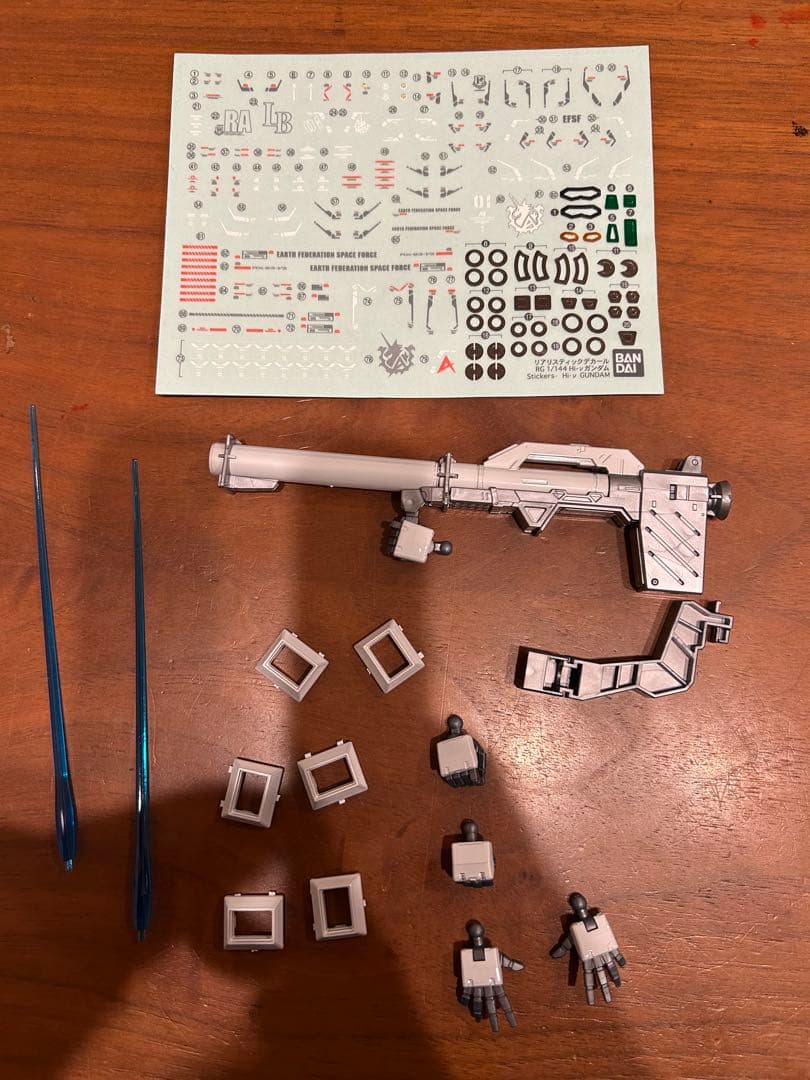 RG　Hi-νガンダム　チタニウムフィニッシュ　組み立て済