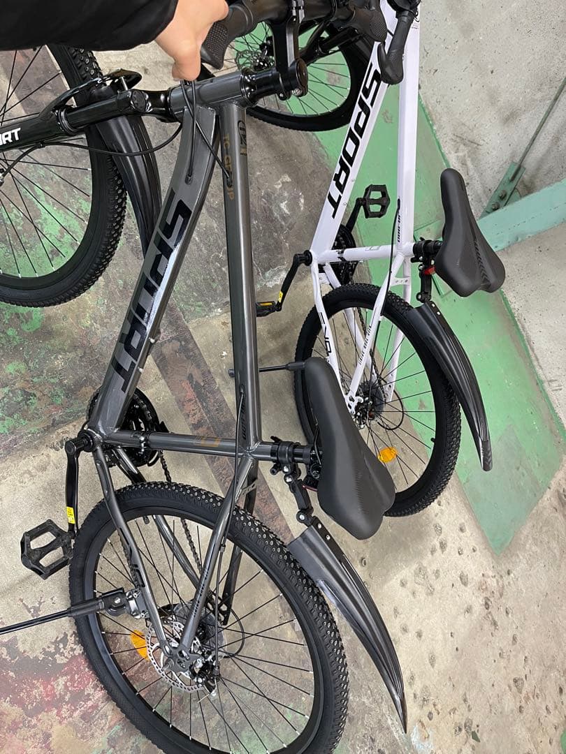 当社の24段変速スポーツ自転車は、 3色をご用意しております。