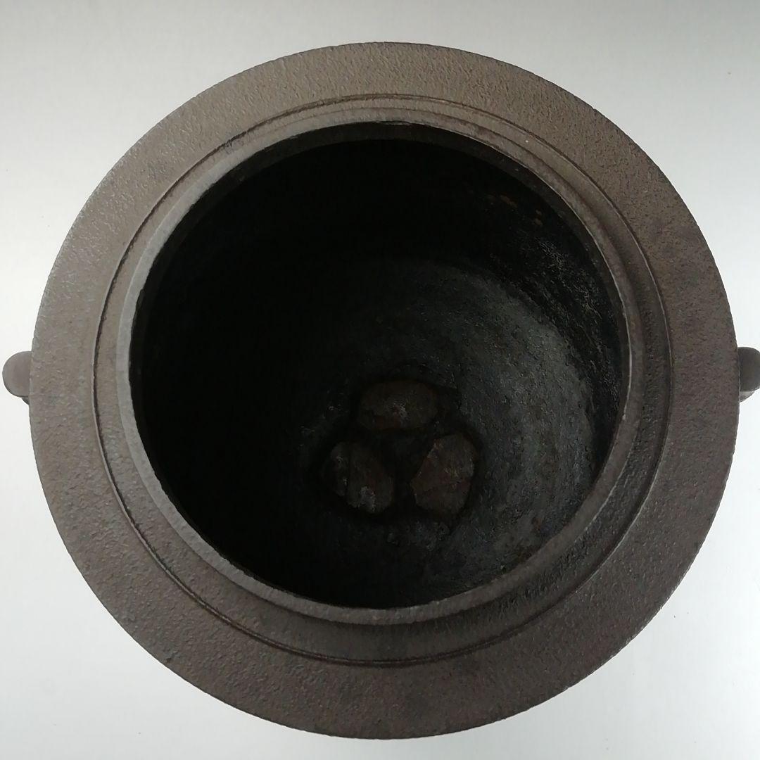 Ｗ１３２　茶釜　『松地紋　筒釜』『釜師　須藤浄義』『鉄釜』　共箱　茶道具