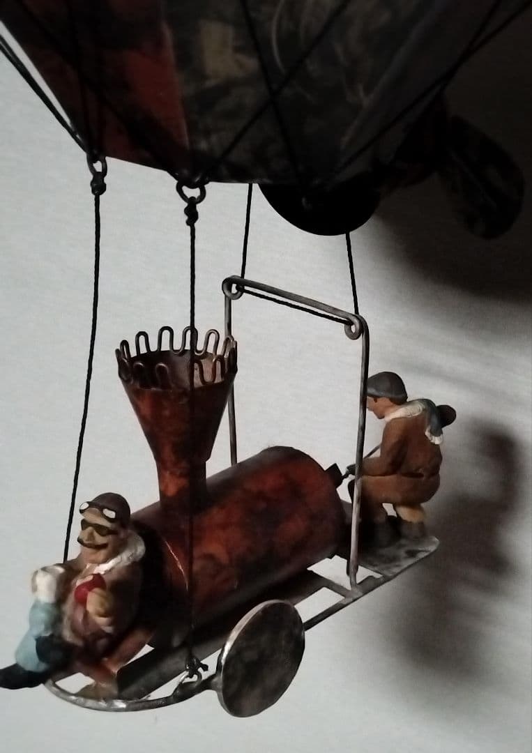 ブリキ バルーン 気球 アンティーク 熱気球 ゴンドラ釜焚き人形