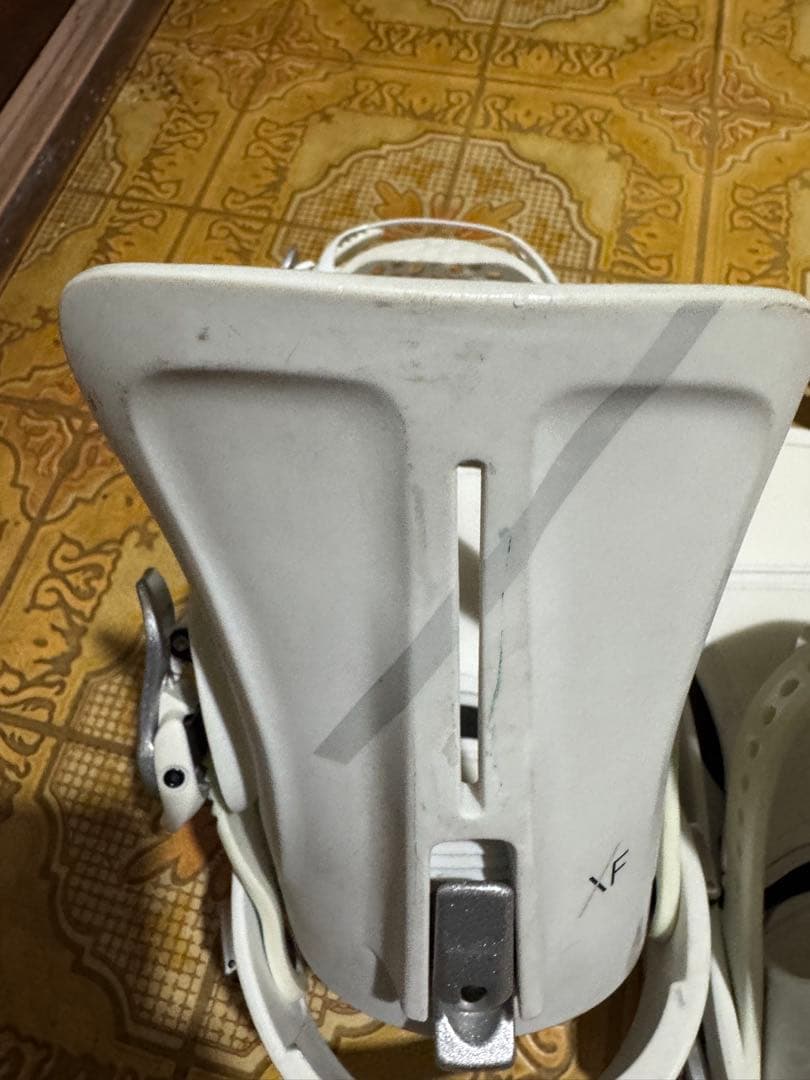 スノーボードビンディング　FLUX　XF