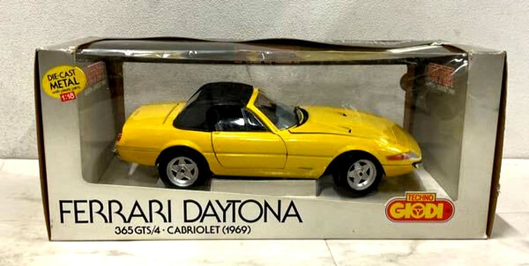 1/18 フェラーリ デイトナ 365GTS 4 CABRIOLET　　8/14