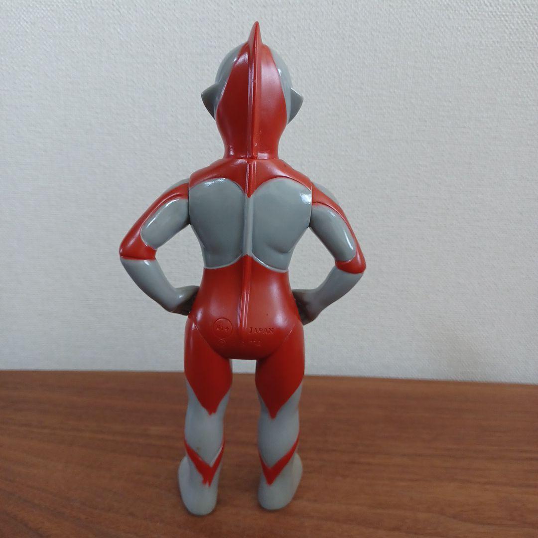 「M1号 ウルトラマン 」グレー成型の ソフビ フィギュア