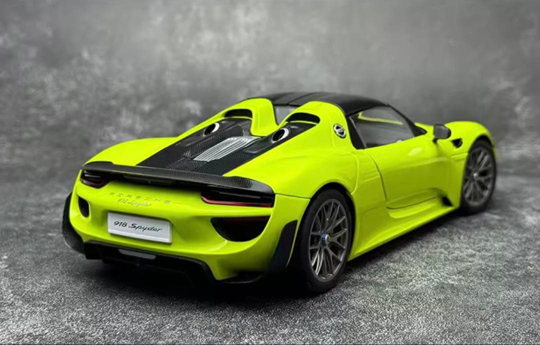 Porsche 918 Spyder 1/18ミニカーライムグリーン