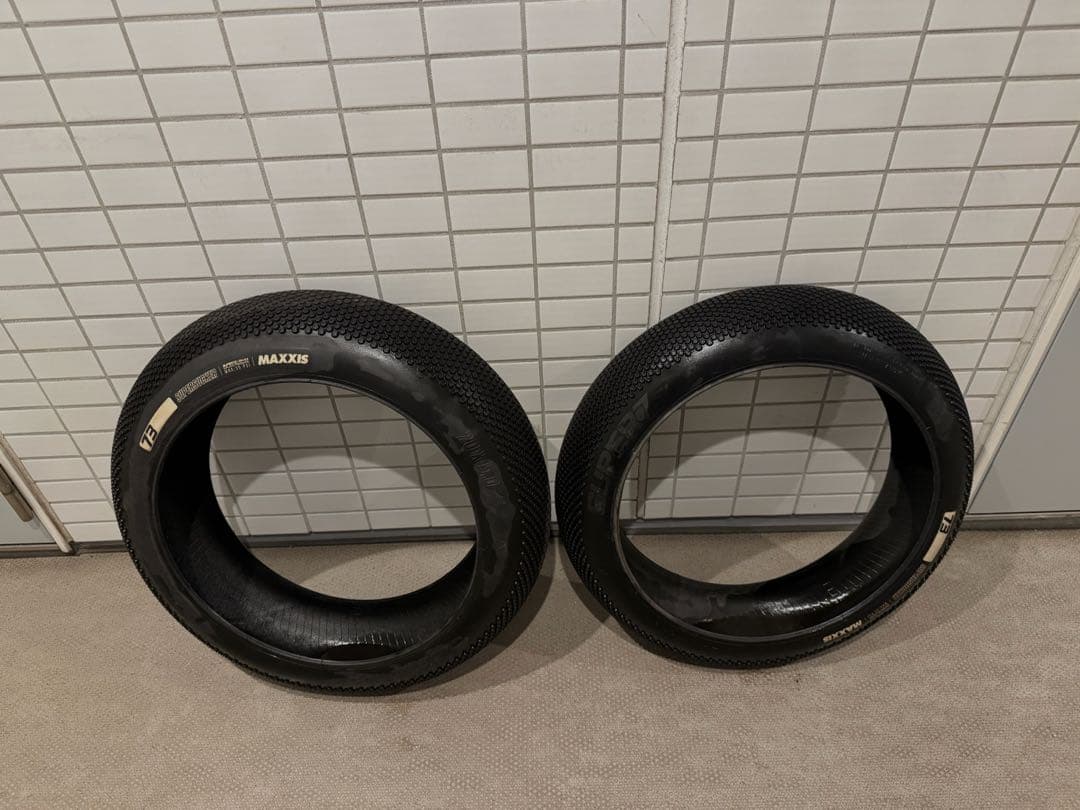 ハナ　Super73 R Brooklyn 純正タイヤ前後セット