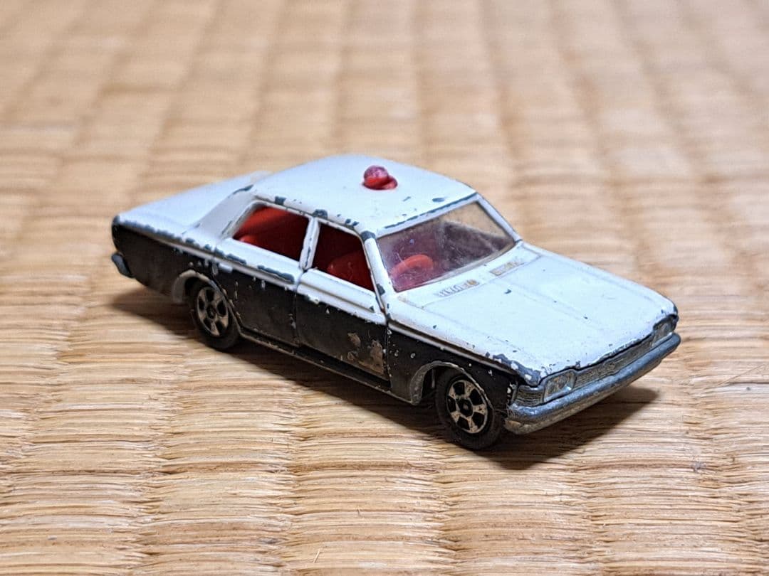 1Aホイール トミカ 黒箱 NO.4 トヨタ クラウン パトロールカー 日本製