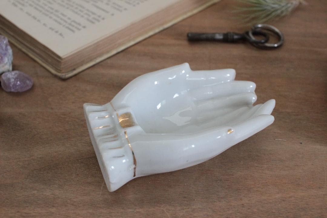 【B】ホワイトハンドモチーフ/Made in Japan /陶器製・小物入れ