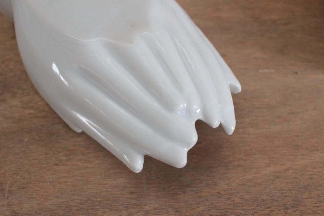 【B】ホワイトハンドモチーフ/Made in Japan /陶器製・小物入れ