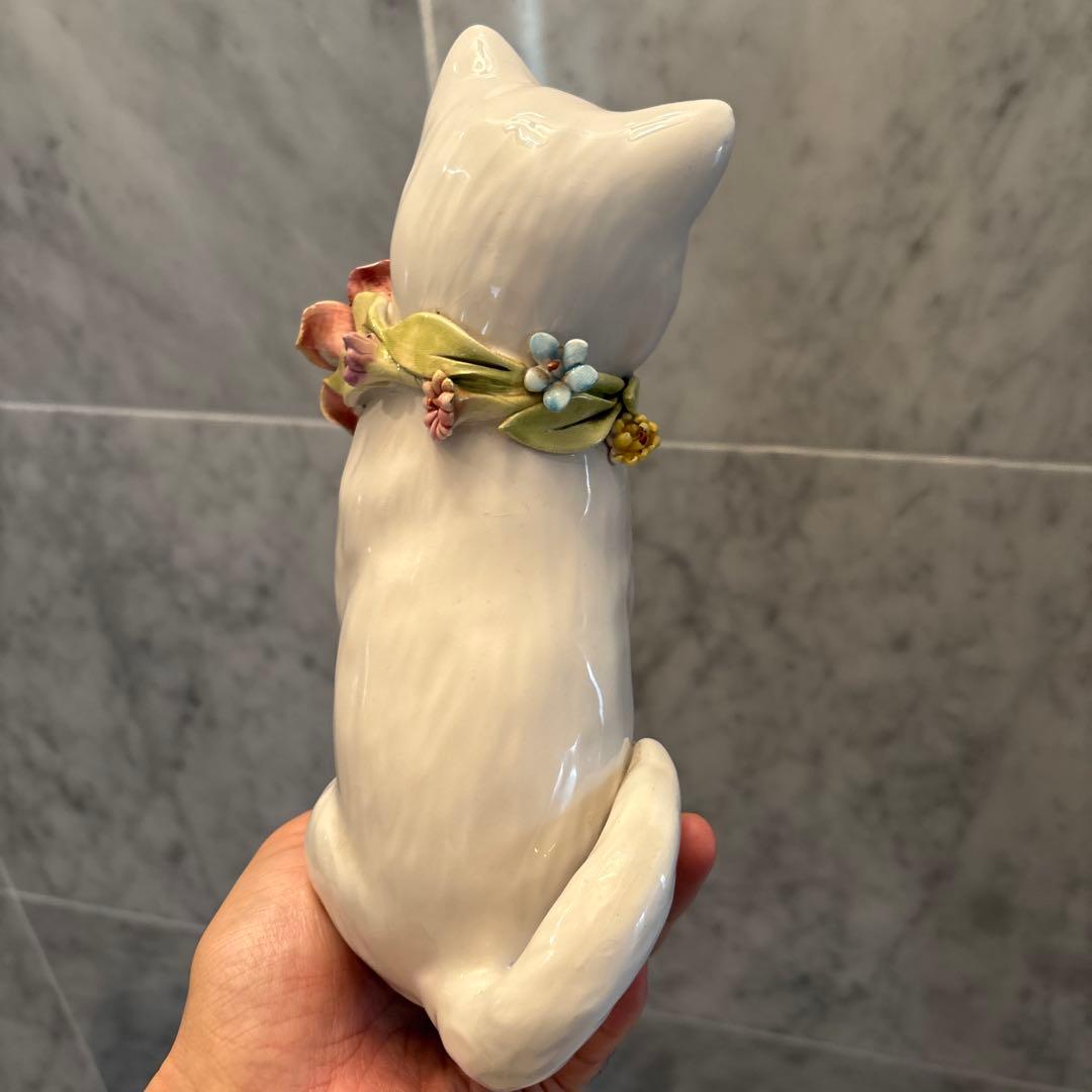 イタリアヴィンテージ手描きの瞳や首輪のお花が芸術的な白猫ちゃんの陶器