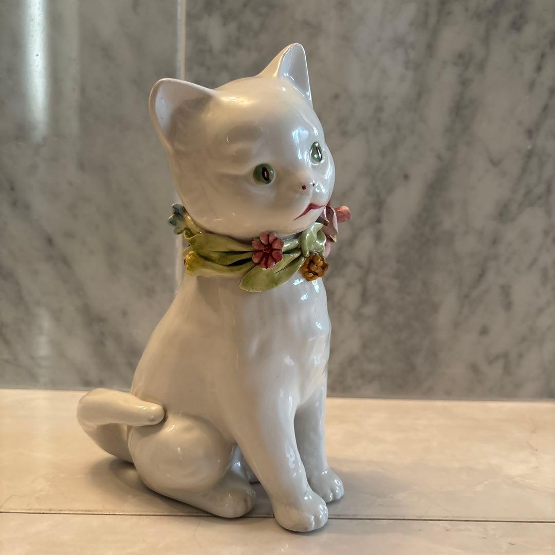 イタリアヴィンテージ手描きの瞳や首輪のお花が芸術的な白猫ちゃんの陶器