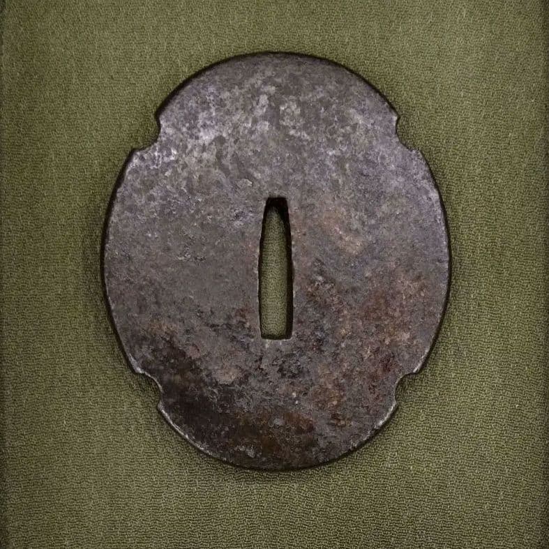 珍品　鍔　短刀鍔　鐔　短刀鐔　日本刀　居合　刀装具　アンティーク