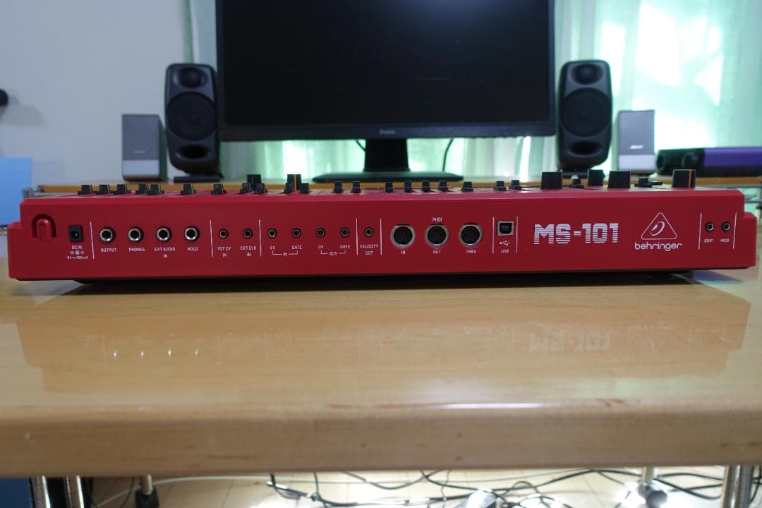 BEHRINGER MS-101 アナログシンセサイザー レッド 37鍵