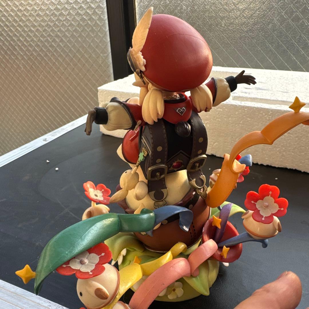 フィギュア 花と植物デザイン