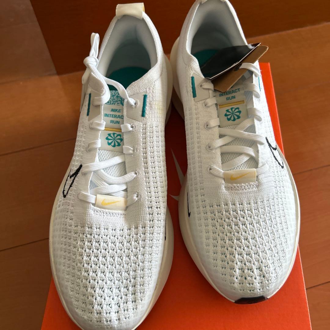 NIKE インタラクトラン　ホワイト　28.5cm ランニング　トレーニング