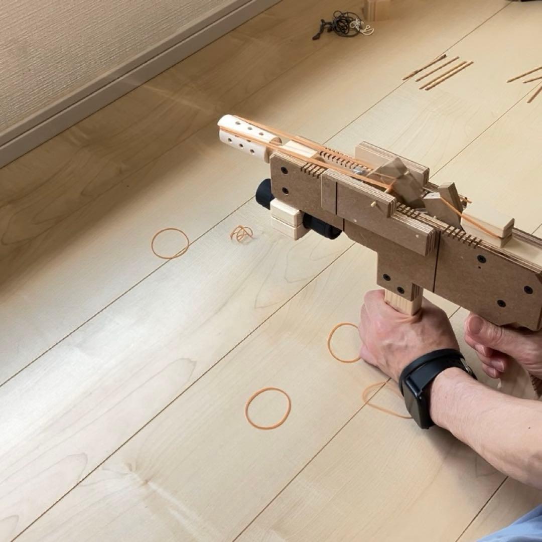 木製トイガン 3点セット　リボルバー　ベレッタ　マシンガン　ゴム鉄砲　おもちゃ