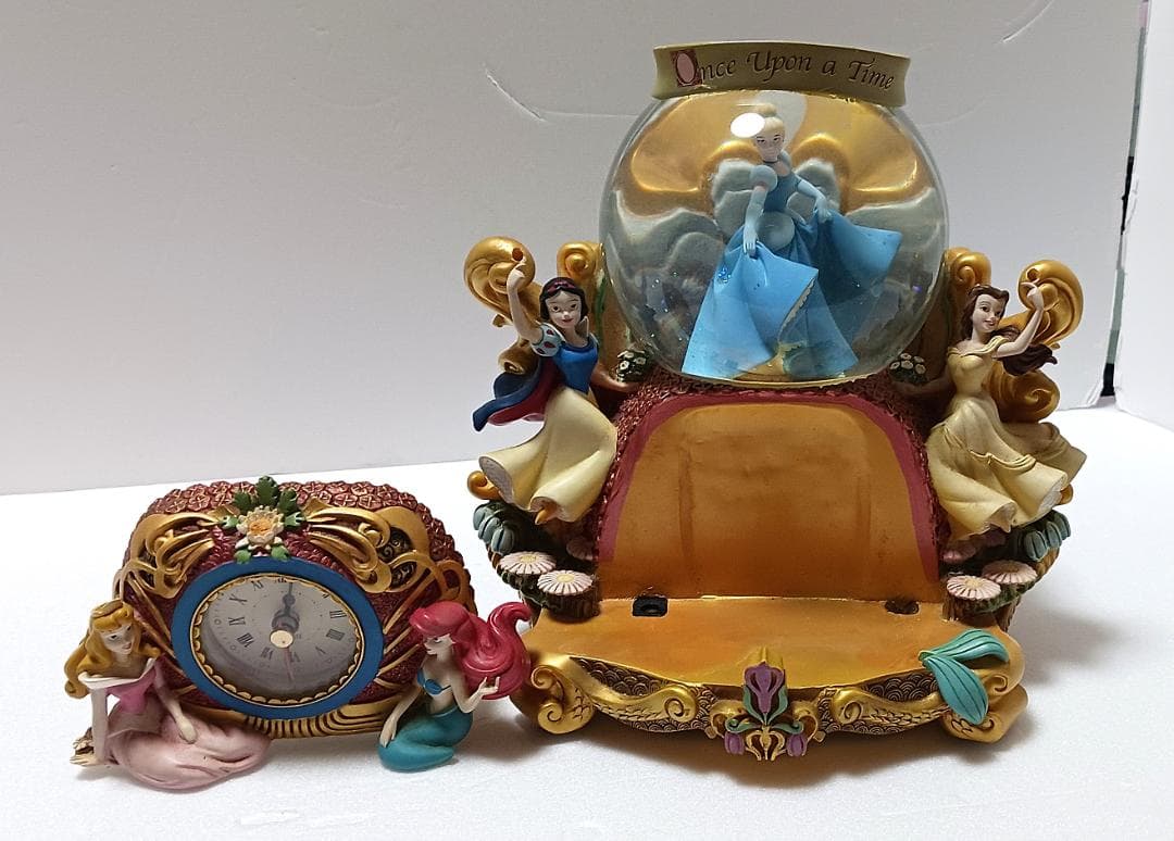 ジャンク品　ディズニー プリンセス スノードーム オルゴール 時計　置物 レア物