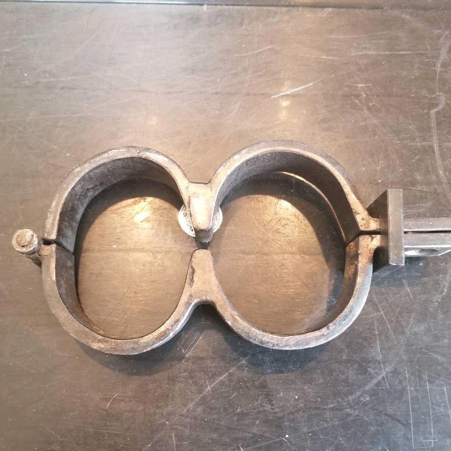 江戸時代の手枷 足枷　手錠を再現した近代製のモノです！！
