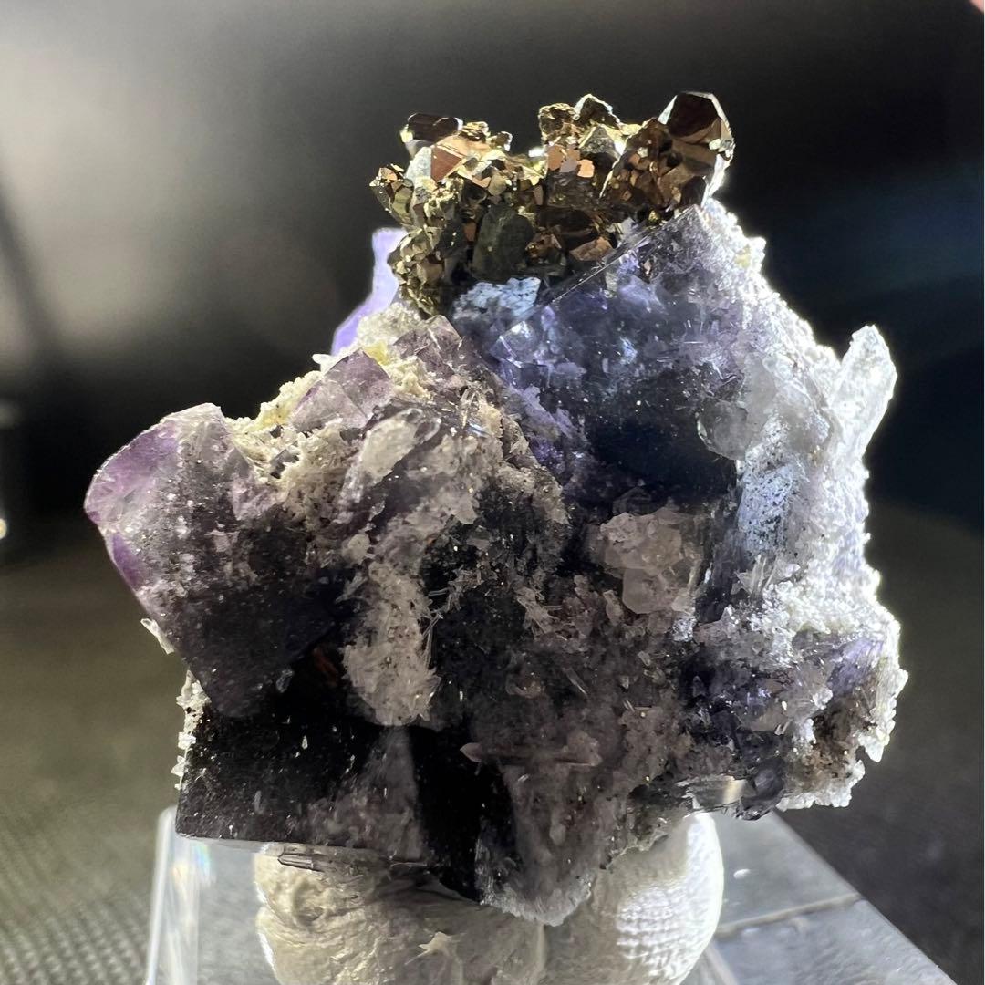 ヤオガンシャン産　パイライトが美しい‼︎ 「藤紫色」フローライト