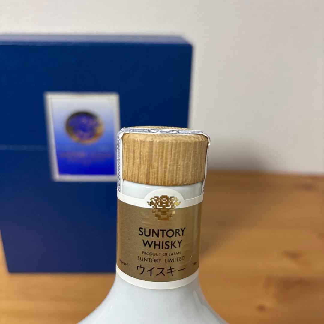 サントリーウイスキー　飛翔　陶器ボトル　佐治敬三 有田焼　箱付　未開封