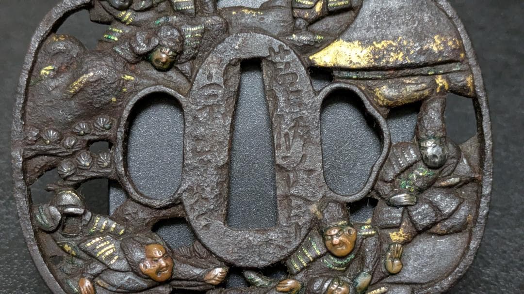 銘：江州彦根住藻柄子宗典製 武者合戦図 鉄鍔