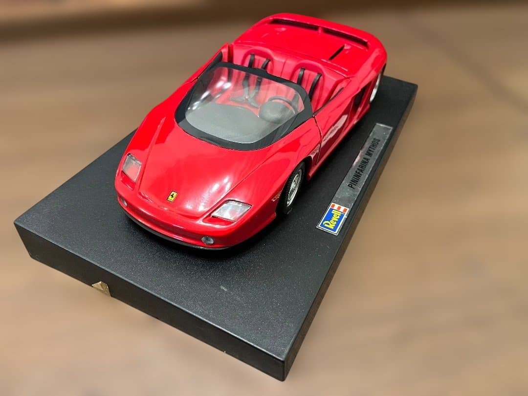 Revell 1:18 Pininfarina Mythos レッド